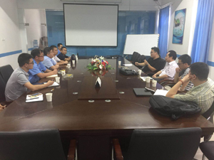 The meeting of slewing bearing A reunião do rolamento de giro