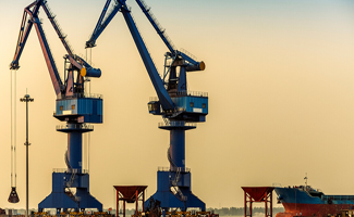 Aplicação de rolamento de giro em guindaste portuário