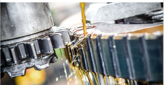 Problema de engrenamento entre o rolamento de giro e o pinhão correspondente